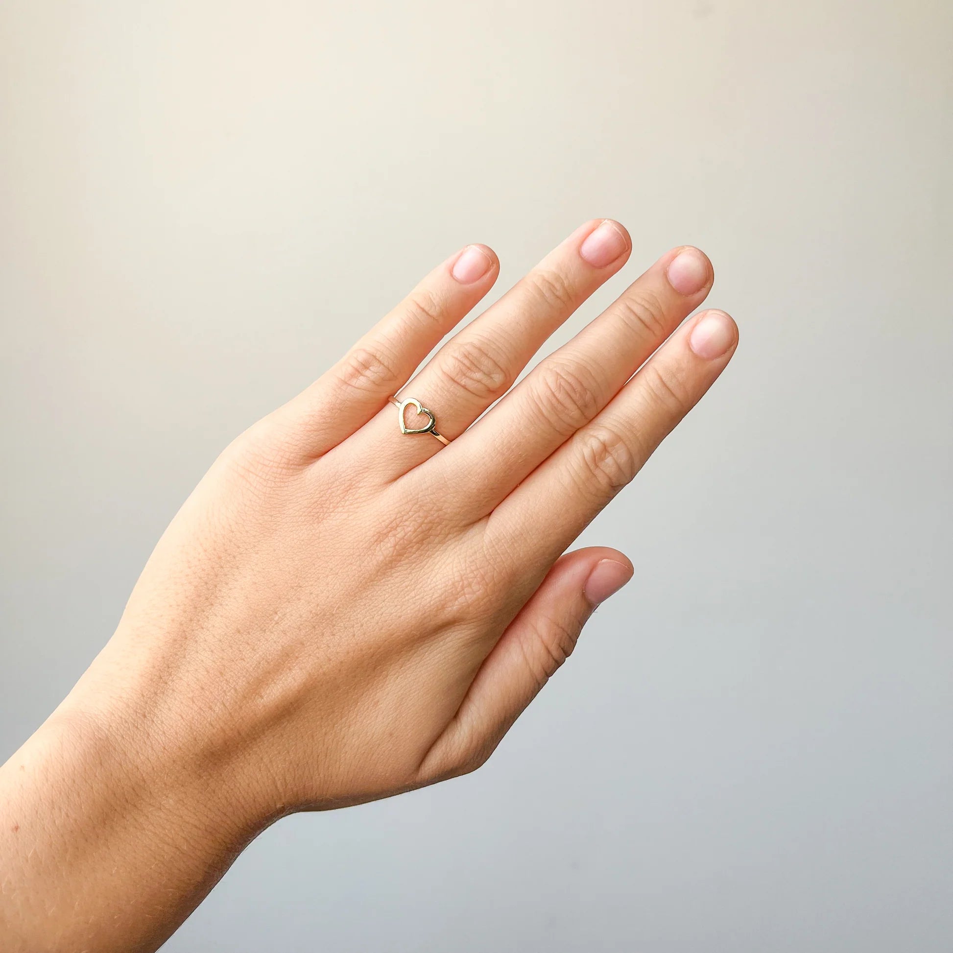 Anillo Silueta Corazón Oro